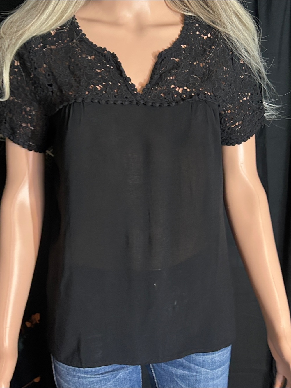 NWOT SOLITAIRE BLACK CROCHET ACCENT TOP S
